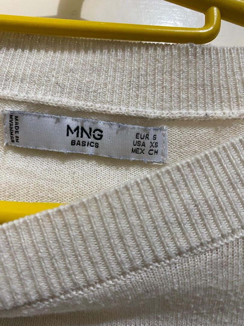 Mango Basic knit pullover (Category: Longsleeves) located in Cabuyao City. Submitted by girlontherockspreloved (Listing ID 1186798166, Image 2). Description: Fits S-M. With visible signs of usage but no major flaw. 😍 #septsale.