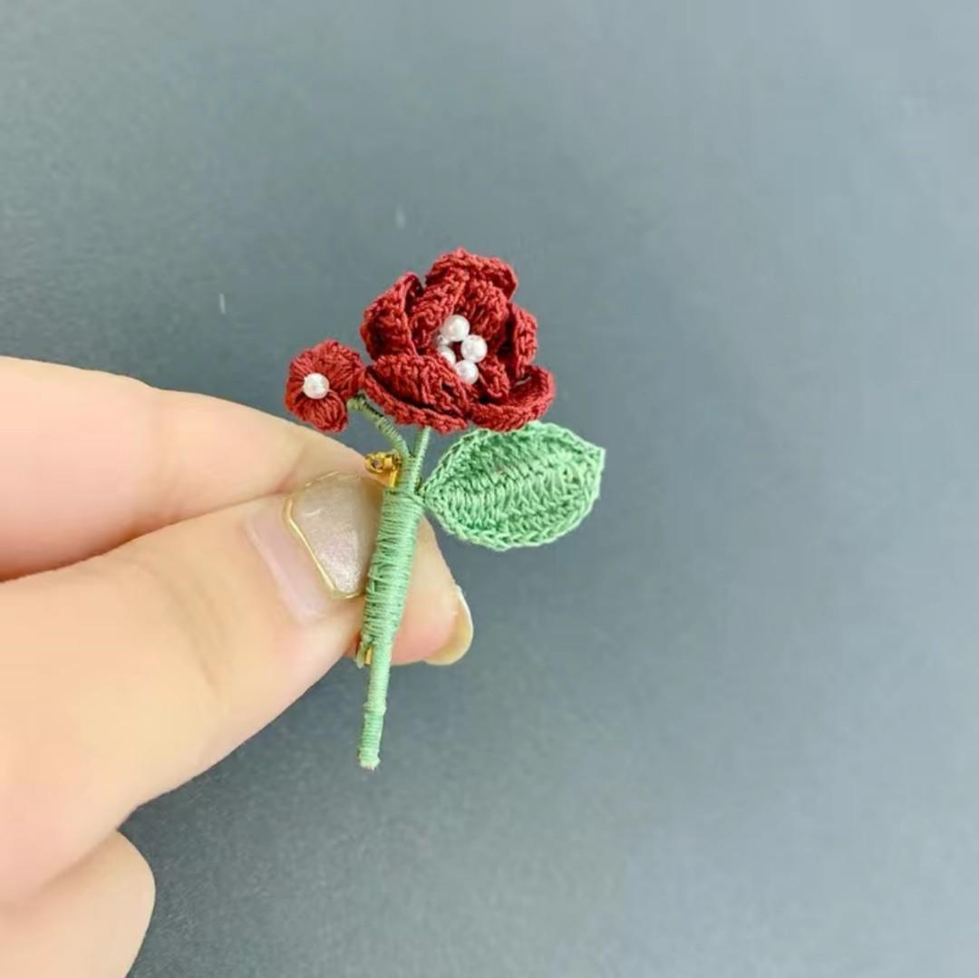 Microcrochet red flower brooch