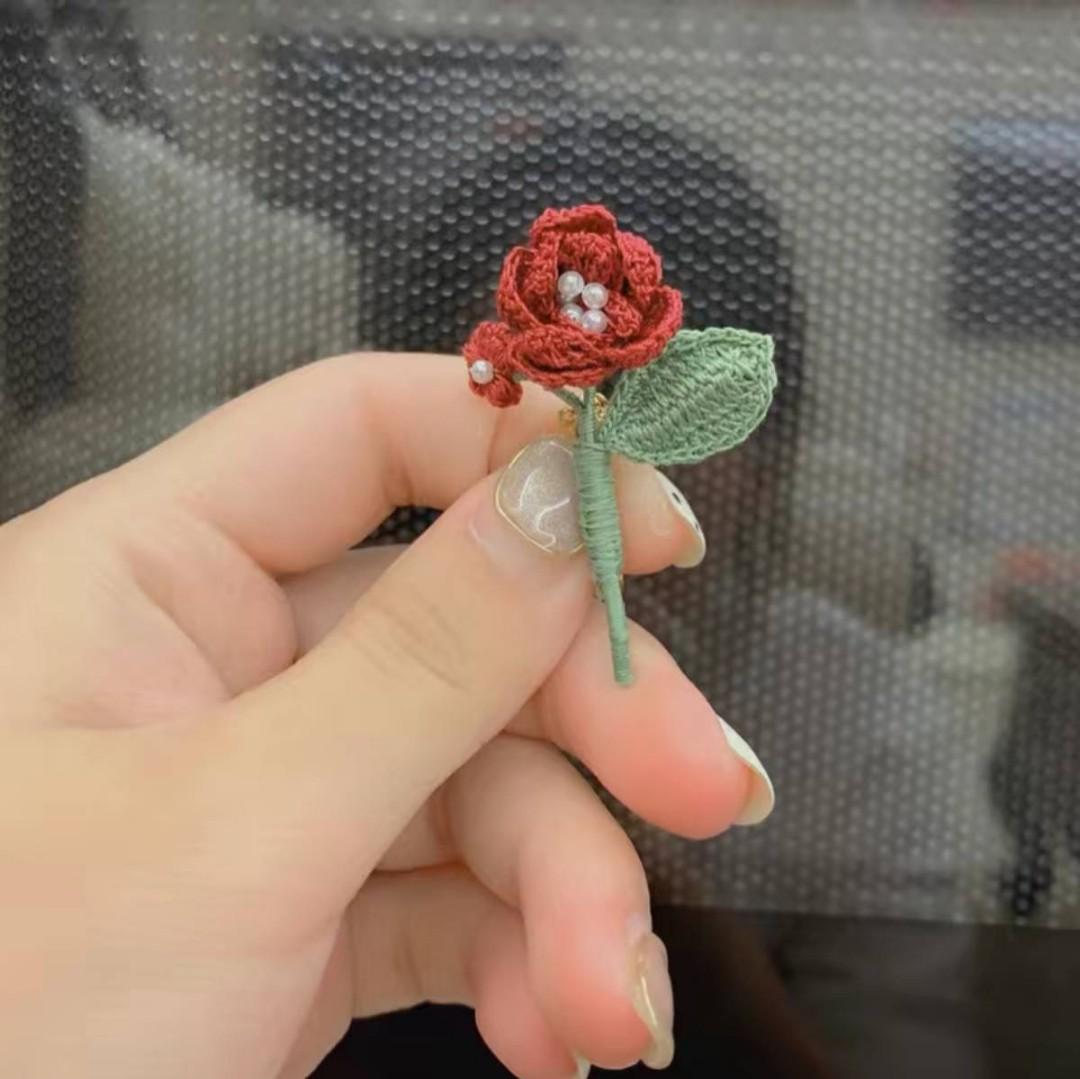 Red discount flower brooch