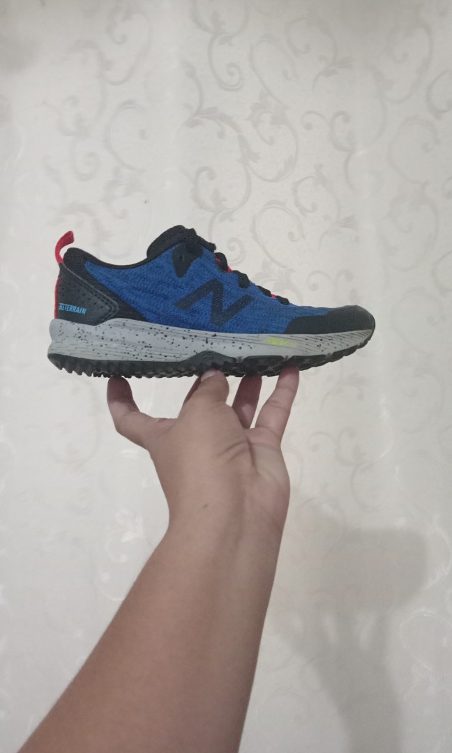 New Balance Boys Size 12 All Terrain Fuelcore Nitrile Running