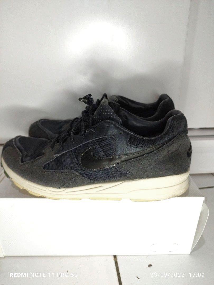 Nike air skylon x fear of god, Fesyen Pria, Sepatu Sneakers di
