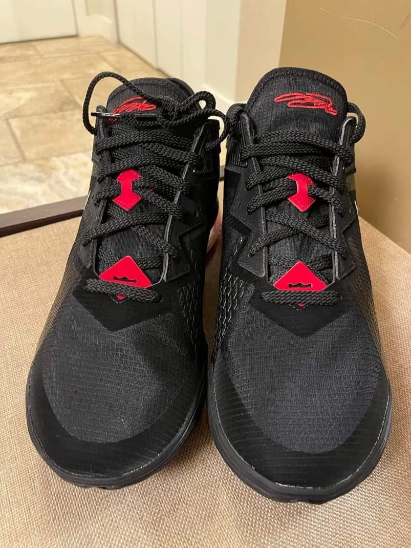 Lebron james discount shoes size 10