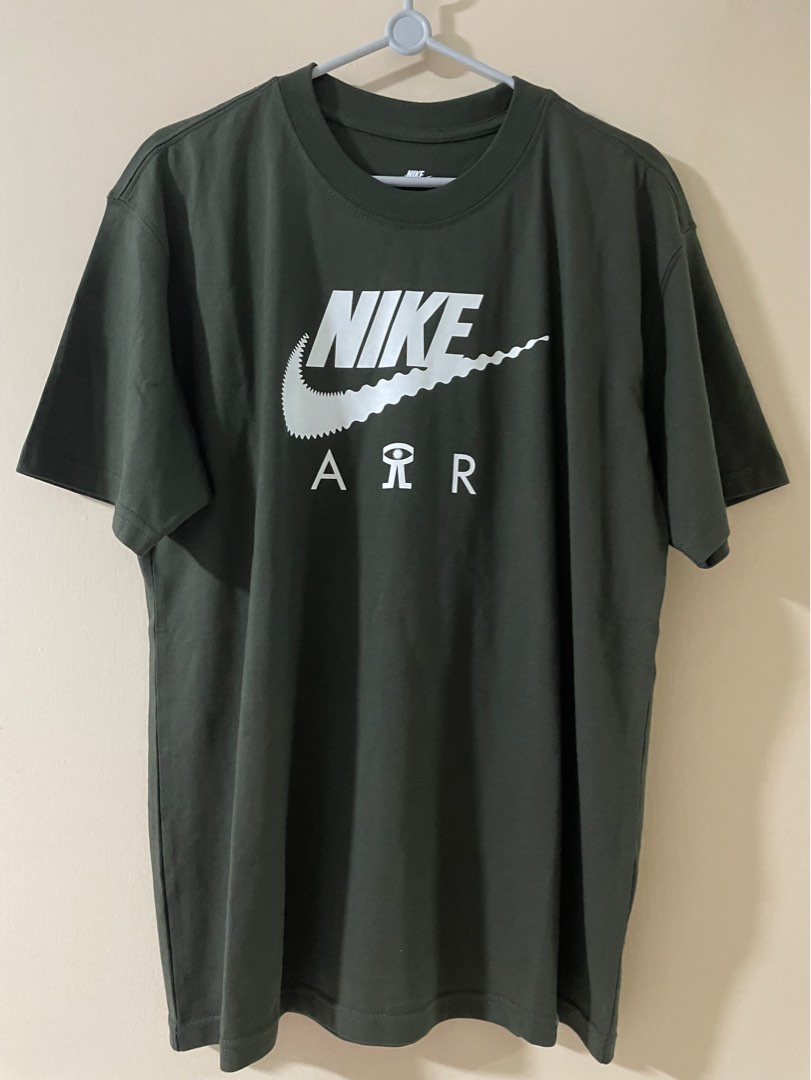 black nike t shirt