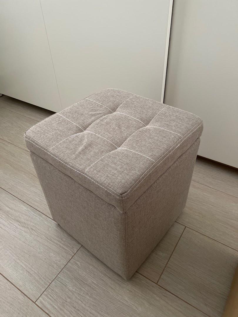 Ottoman Stool （分類：椅子）位於 Hong Kong。 由 vye9797 提交（商品編號 1186671821，圖片 3）。簡介： Ottoman stool which can be opened for storage. Brand new。