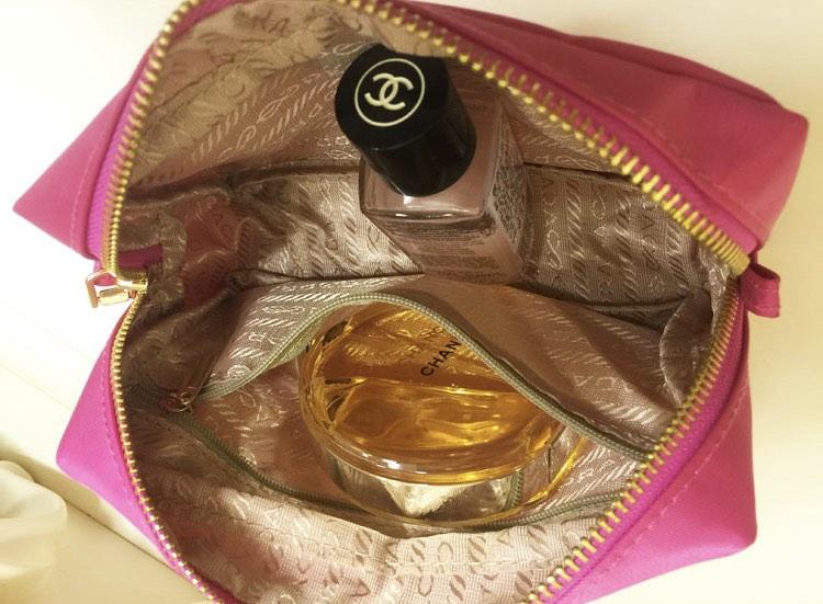 Prada makeup pouch preorder pink and black (Category: Luxury Bags & Wallets) located in Mandaluyong City. Submitted by japanandsingaporeluxepreloved (Listing ID 1186651641, Image 3). Description: Diclaimer: we are not affiliated with the brand stated in this post, no infringement intended. All copyrights are reserved to its brandowners ..