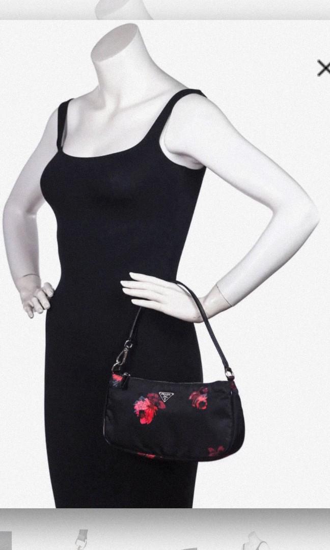 Prada pochette (Category: Luxury Bags & Wallets) located in Butuan. Submitted by jen_pre (Listing ID 1186810721, Image 1). Description: .