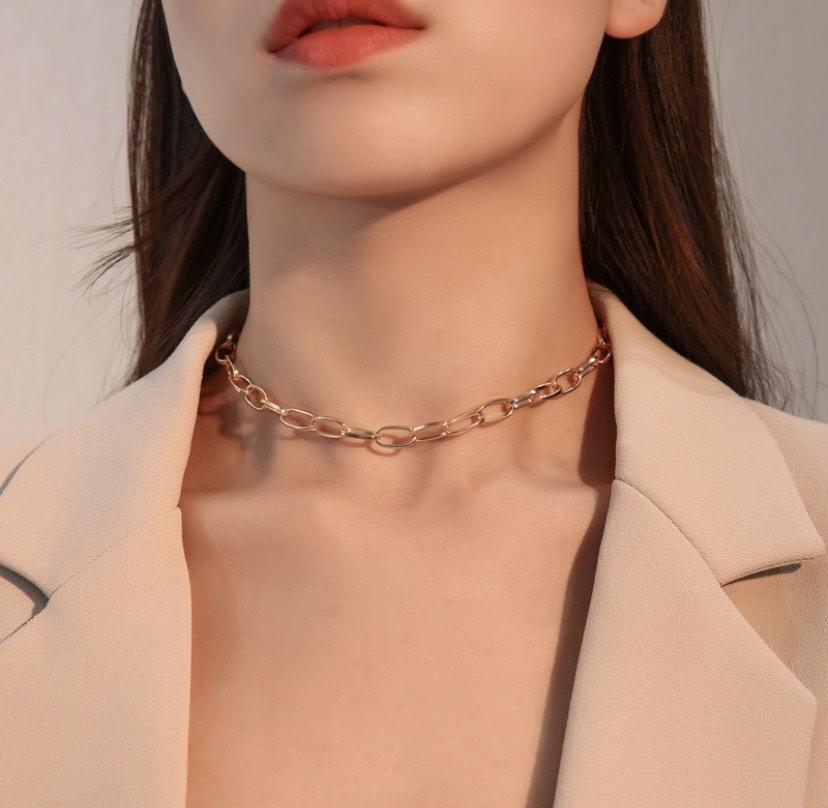 Choker chain with pendant sale