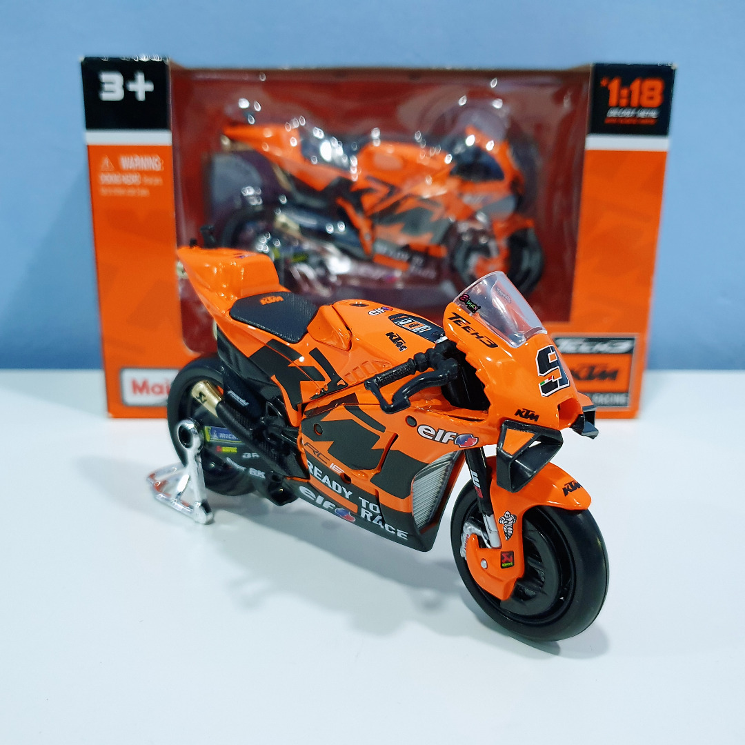 Moto miniature GP KTM factory racing Petrucci 2021 1/18eme