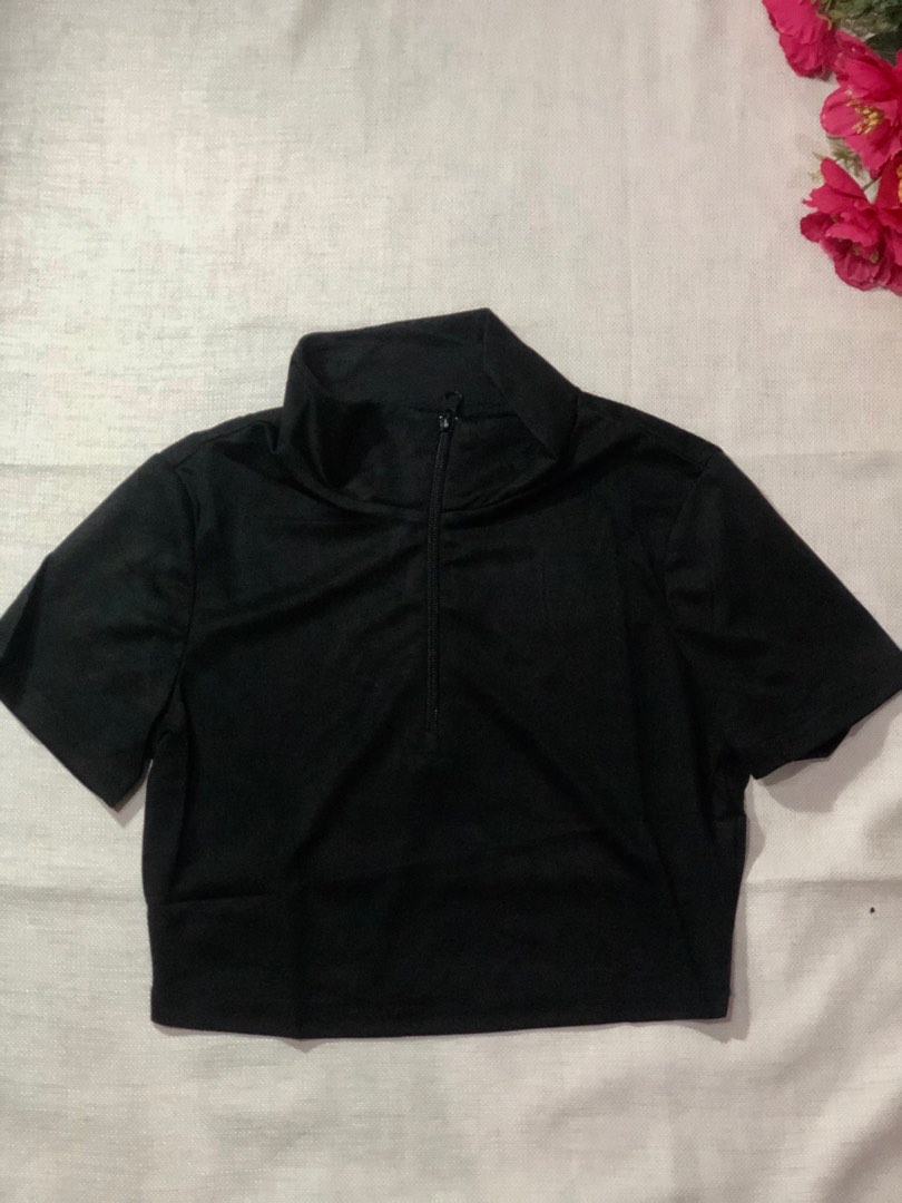 SHEIN Crop top turtle neck with zipper, Women's Fashion, Tops, Blouses