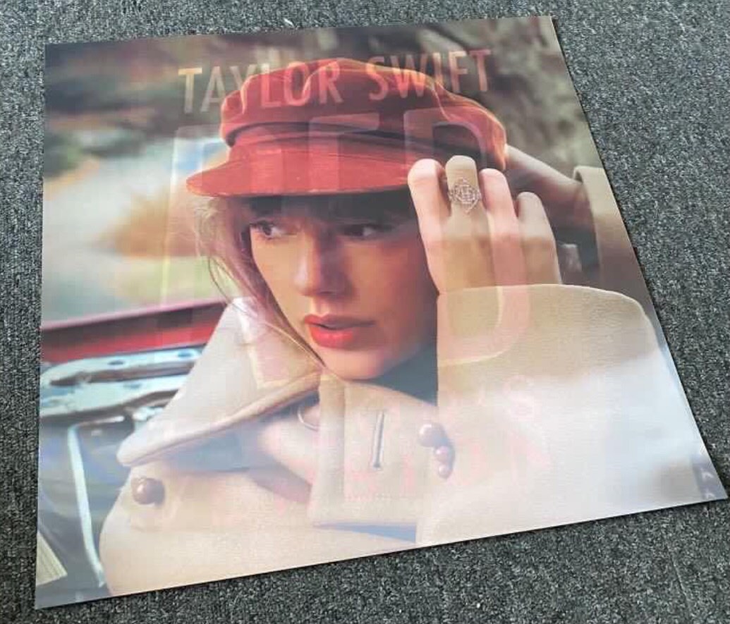 現貨Taylor swift red Taylor’s version lenticular 3D poster, 興趣及遊戲, 收藏品及