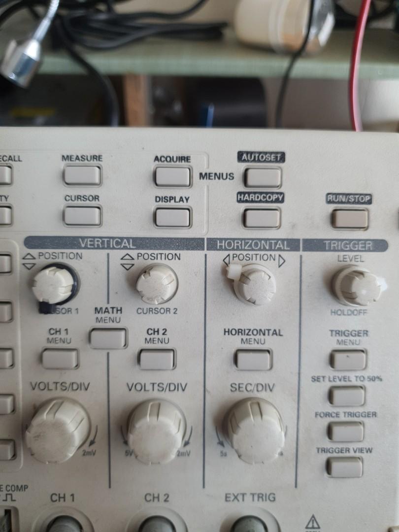 Tektronix TDS220 100MHz 2 CH digital real time oscilloscope, Health