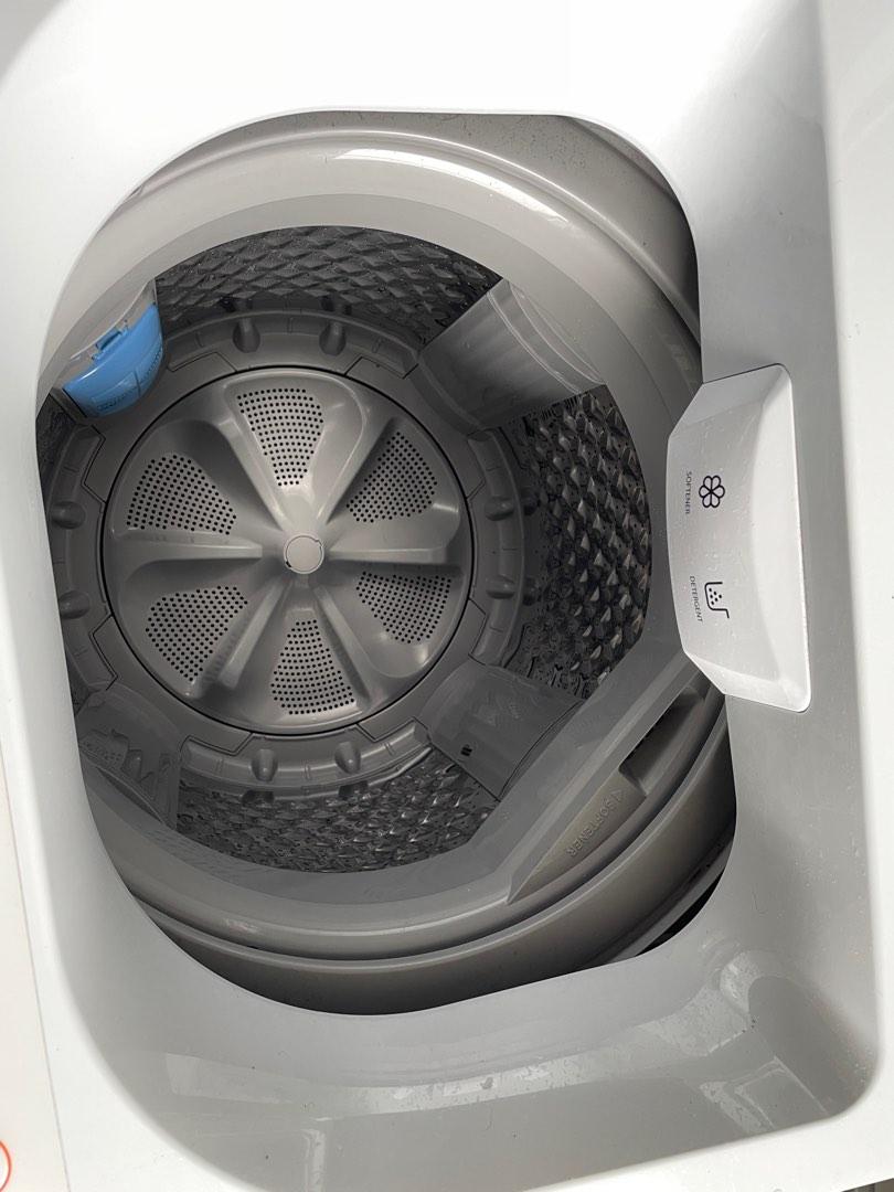 Toshiba 7kg top load washing machine for sale at S50 only!!! Used for