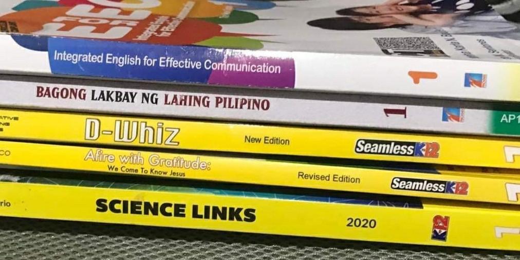 Used Grade 1 and Grade 2 Books (Category: Textbooks) located in Malabon City. Submitted by mmmm14th (Listing ID 1104486051, Image 1). Description: Please read before ordering Used Grade 1 and Grade 2 Books K-12 -250php each not include shipping fee -Minimal answers in pencils -Complete page -2nd hand but in good condition Grade 1: Science Links D-Whiz Afire with Gratitude Integrated English for Effective Communication Bagong Lakbay ng Lahing Pili
