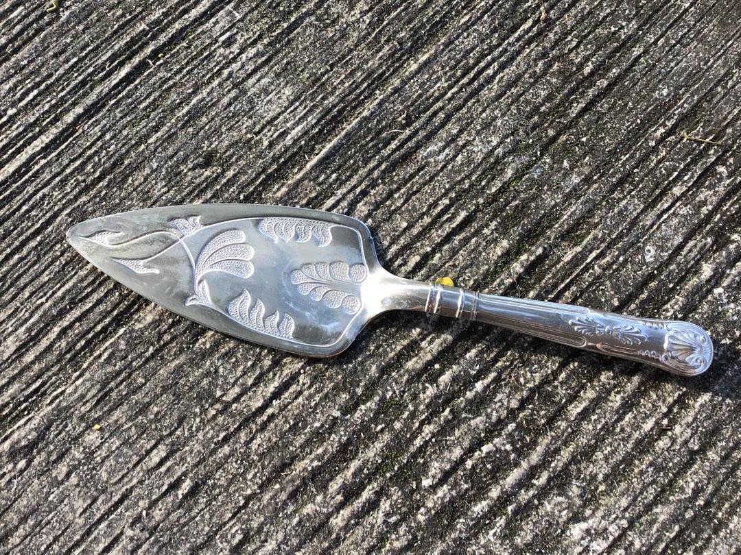 Silver plated store cake server