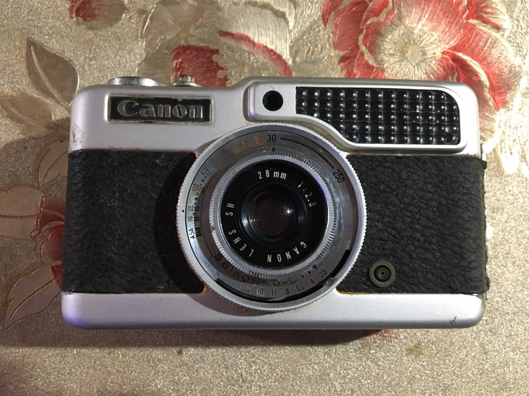 Vintage Canon Demi half frame film camera, Photography, Cameras on