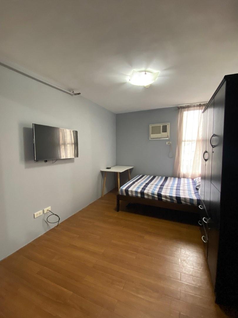 Currently Rented -1BR Condo Unit Hampton Gardens | Internet available (Category: Apartments & Condos) located in Pasig City. Submitted by theclassicshopph (Listing ID 1186893099, Image 3). Description: 🎯Located at Hampton Gardens, Maybunga Pasig City Internet: lessee will pay 🎯Furnished with : 1 Queen size bed ; 1 40” Smart TV ; 1 Refrigerator 1 Aircon ; 1 microwave oven 1 working table 1 automatic washing machine and others 🎯Features : 24/7 s
