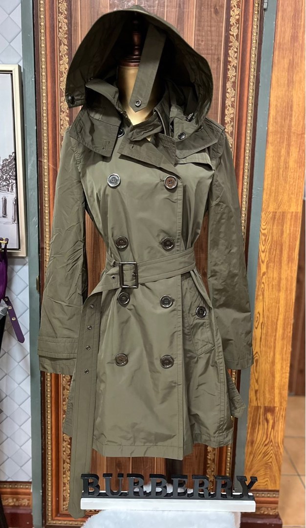Authentic Burberry Trench Coat Size M, Women's Fashion, Coats, Jackets