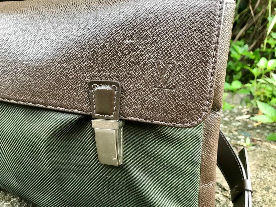 Authentic Louis Vuitton Taiga Leather Saratov GM Messenger Bag