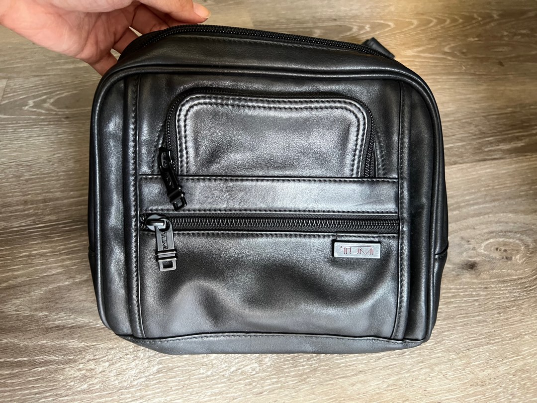 [AUTHENTIC] Tumi Genuine Leather Utility Waist Pouch Bag, Men's Fashion, Bags, Belt bags