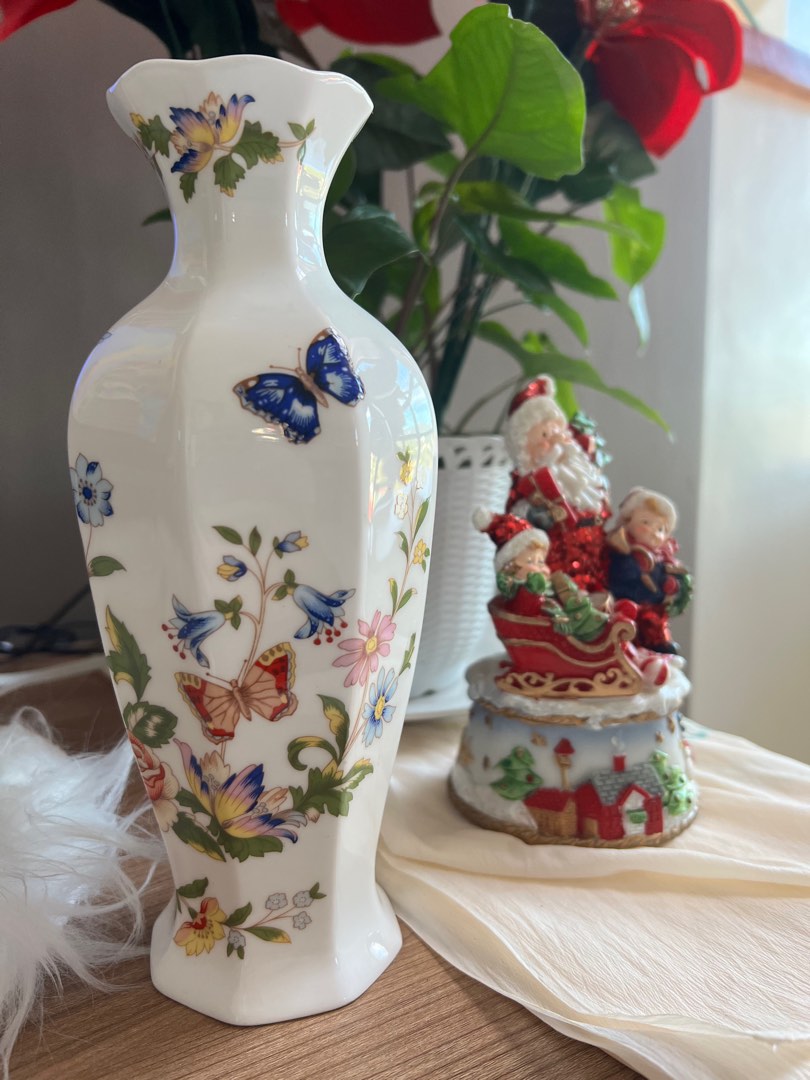 Aynsley Cottage Garden vase, Furniture & Home Living, Home Decor, Vases