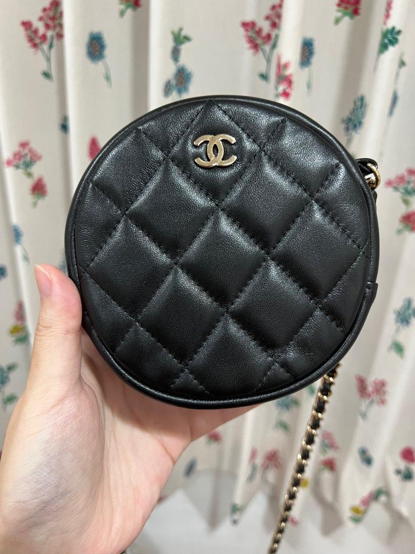 Classic clutch top with chain round