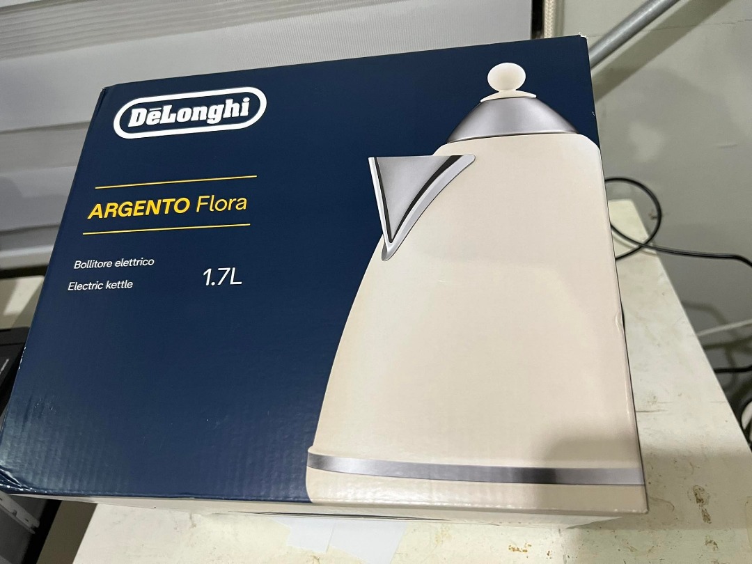 de longhi argento flora retro kettle (beige), TV & Home Appliances
