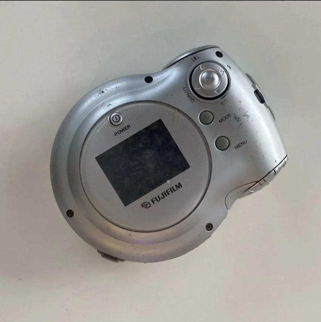 DIGITAL Fujifilm Q1 (Digicam), Photography, Cameras on Carousell