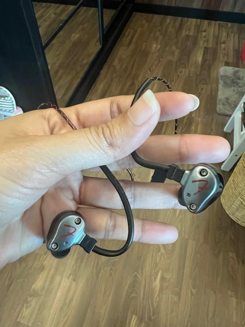 Fender puresonic bluetooth earbuds, Audio, Earphones on Carousell