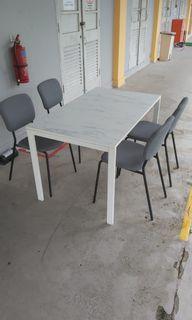 Formica dining table with 4 chair