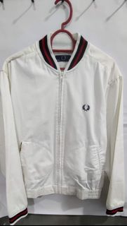 (Category: ) located in . Submitted by pre-loved.mod.stuff (Listing ID 1187045161, Image 1). Description: .