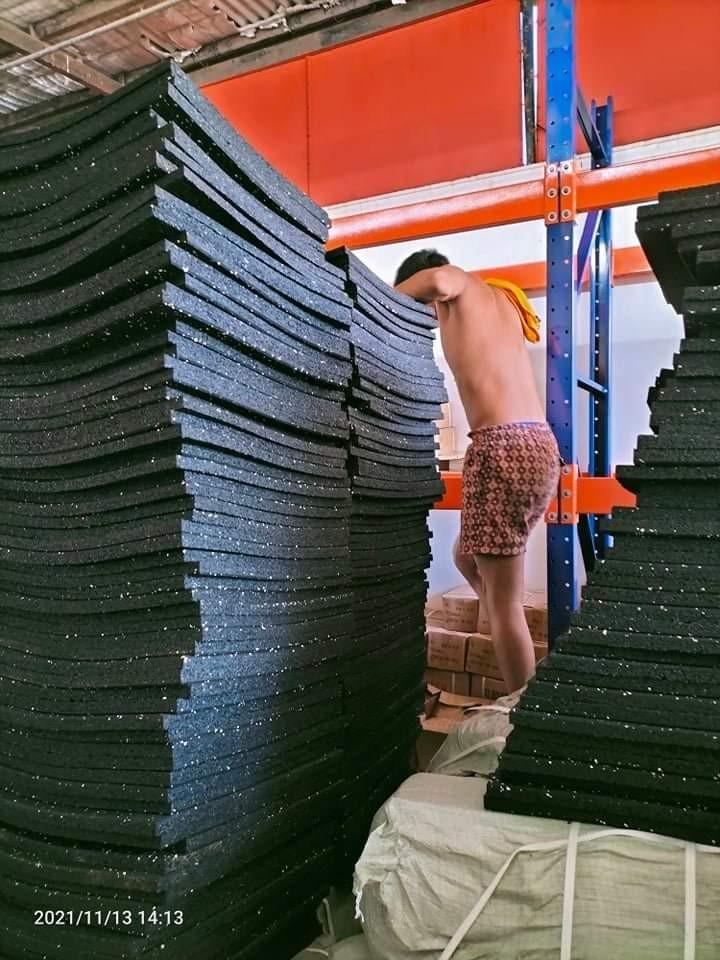 High density mat (Category: Exercise Mats) located in Valenzuela. Submitted by carlo_023 (Listing ID 1186913443, Image 1). Description: high density mat 330 per piece size :50cmx50cmx20mm.