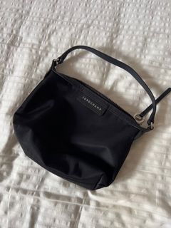 (Category: ) located in . Submitted by secondhandbrandedclothes (Listing ID 1186859024, Image 1). Description: .