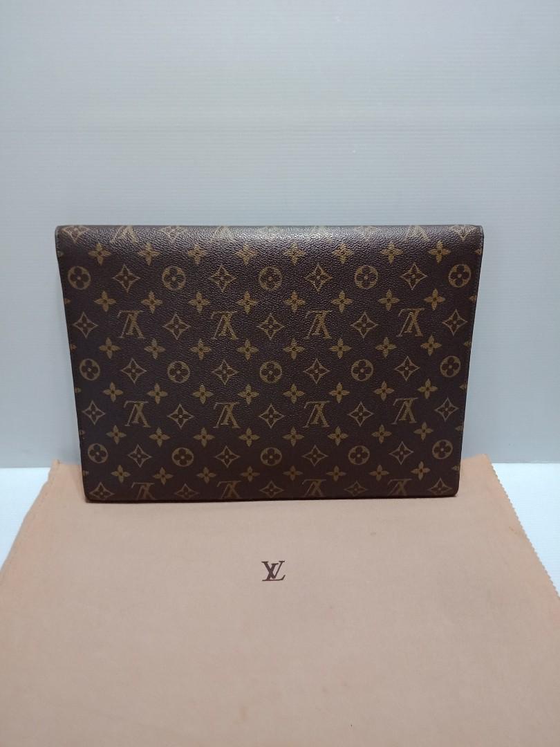 Louis Vuitton laptop sleeve / document holder – Lady Clara's Collection