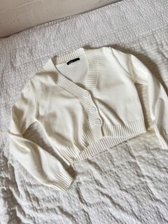 (Category: ) located in . Submitted by secondhandbrandedclothes (Listing ID 1186859192, Image 1). Description: .