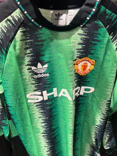Man Utd authentic keeper jersey