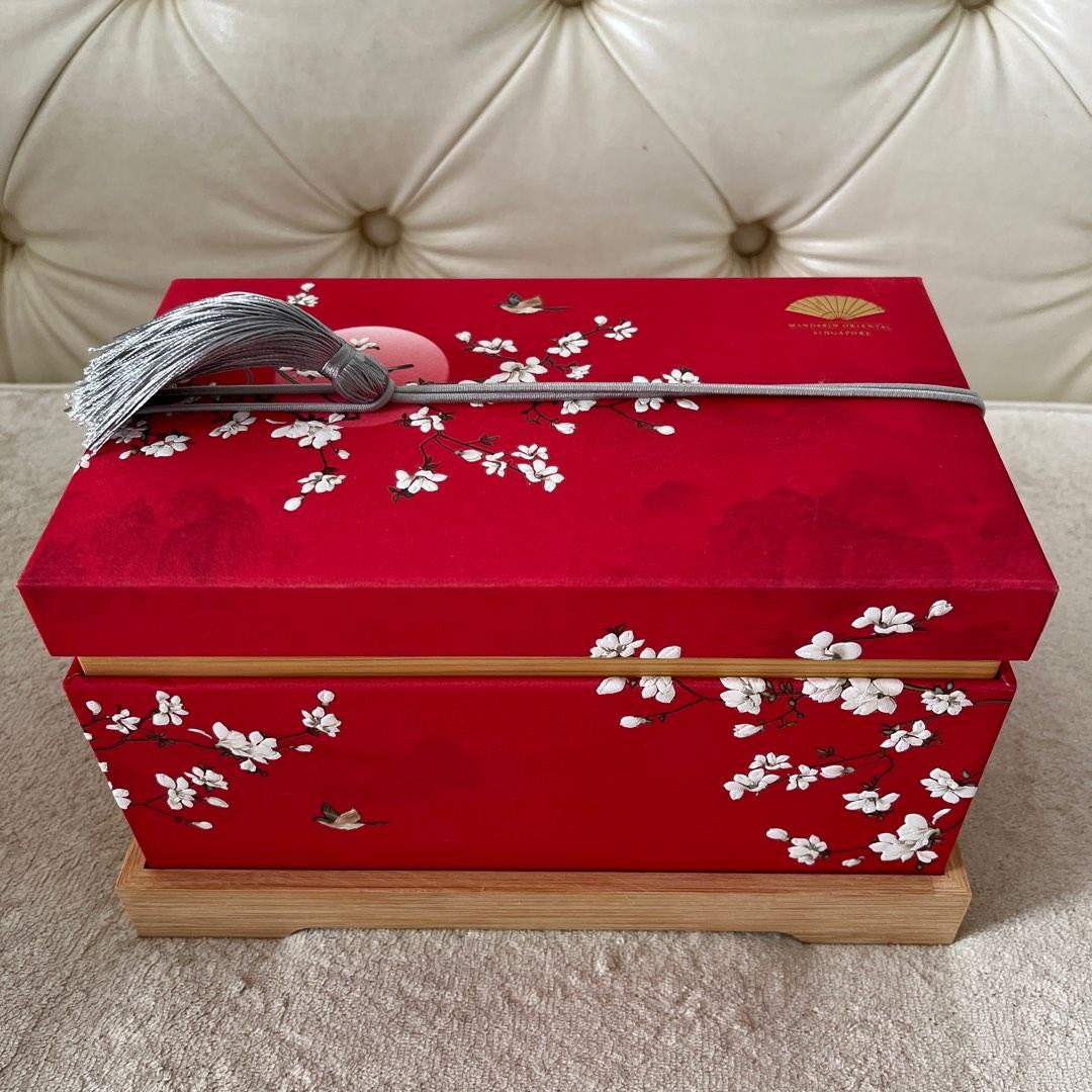 Mandarin Oriental Singapore box (new mooncake box) 2022, Women's