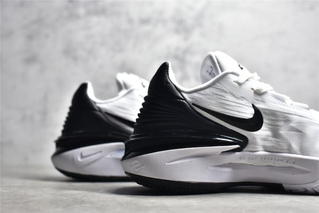 White and hotsell black nike zoom