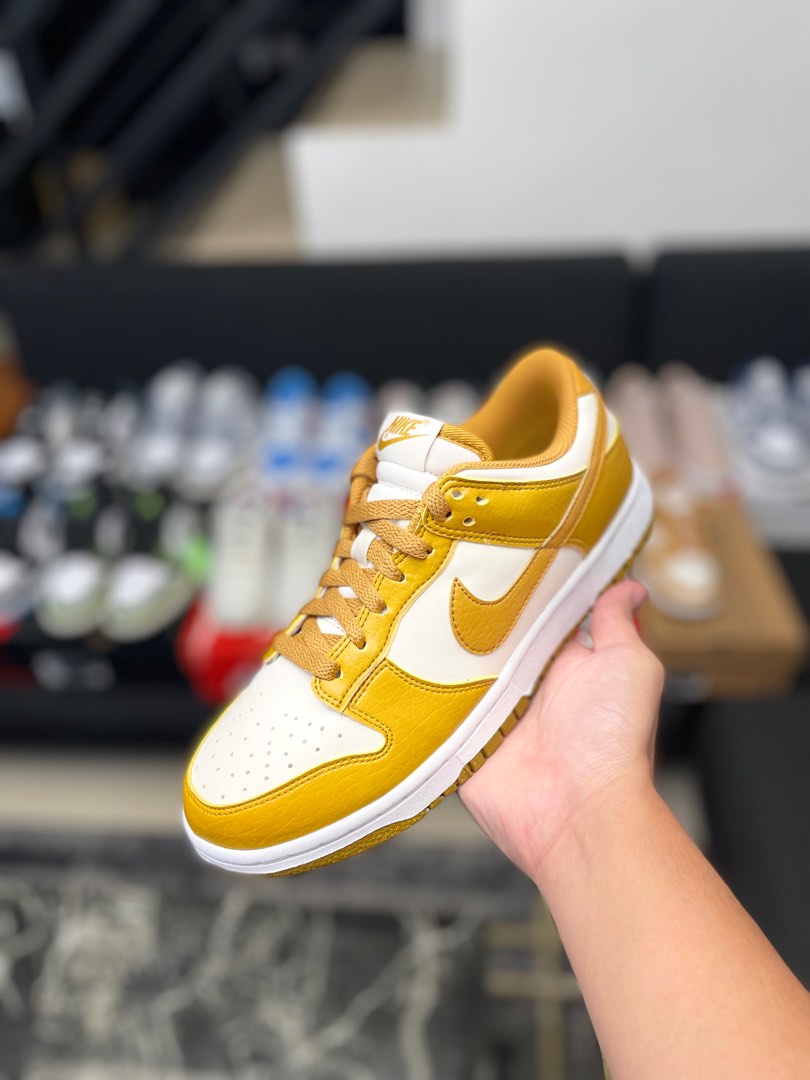 Nike dunk low light curry, Women's Fashion, Footwear, Sneakers on Carousell