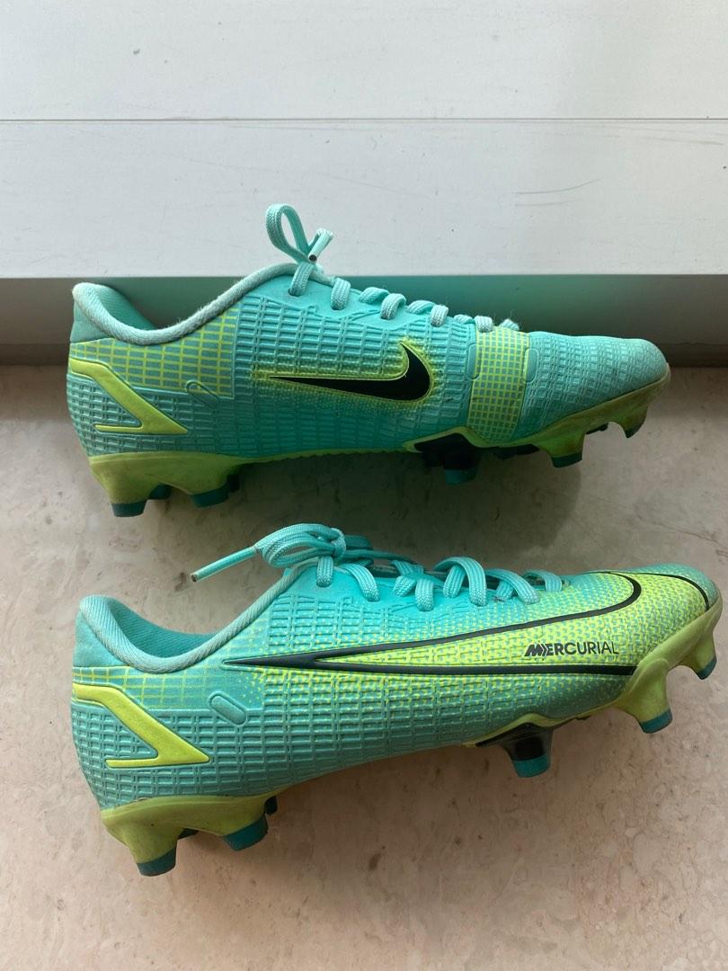 junior nike football boots with sock