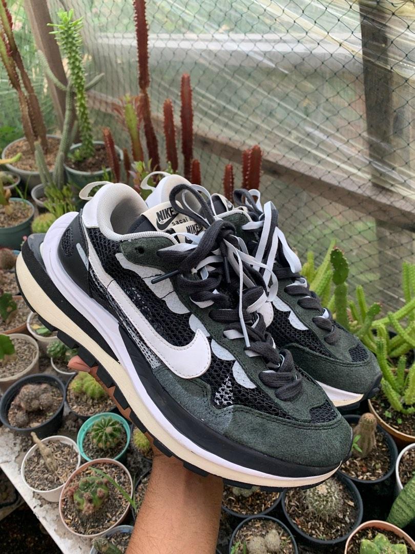 Nike Sacai vaporwaffle black white, Fesyen Pria, Sepatu , Sneakers