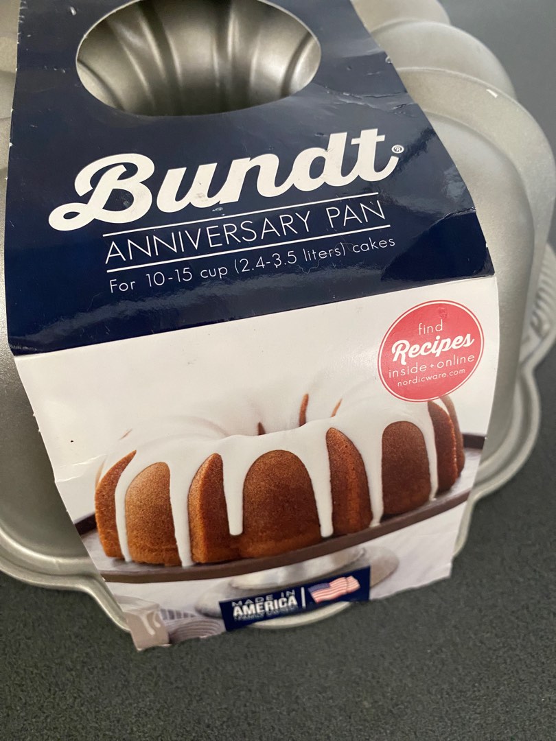 Nordic Ware Anniversary Bundt Pan, Furniture & Home Living, Kitchenware