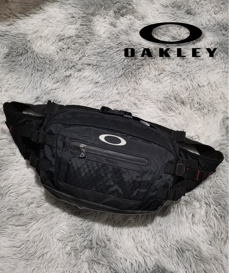 OAKLEY Waistpack, Men's Fashion, Bags, Belt bags, Clutches and Pouches