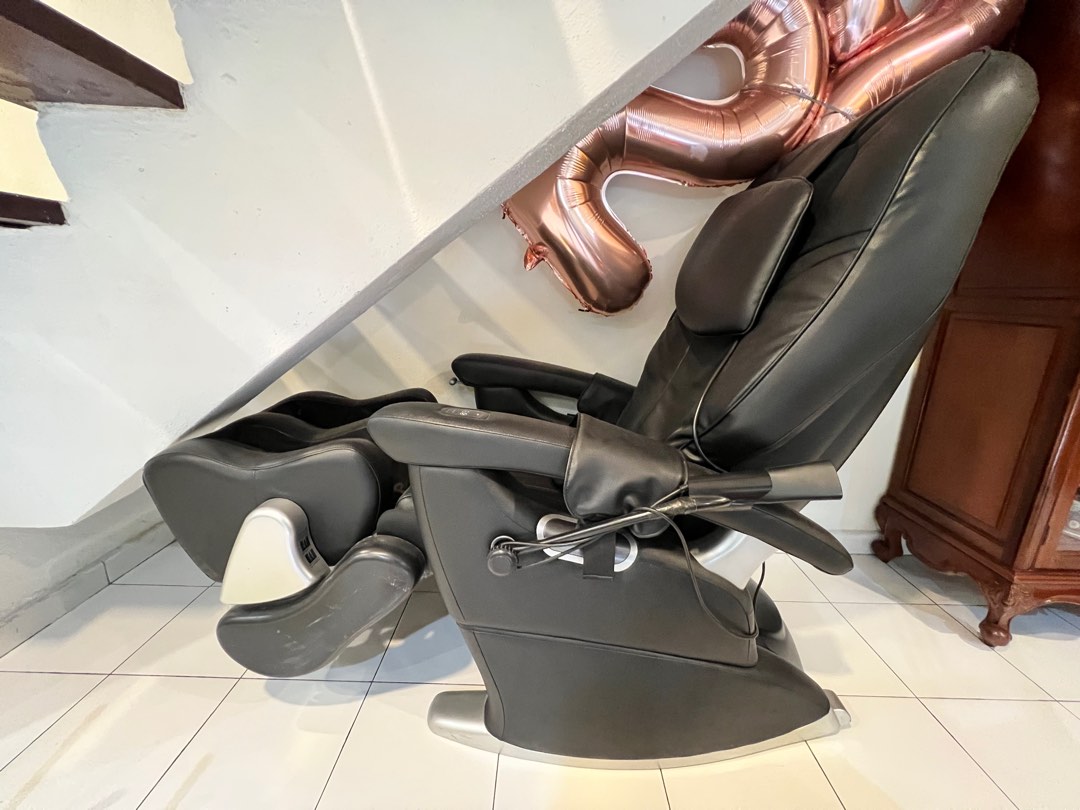 OSIM iMedic Pro Massage Chair, Health & Nutrition, Massage Devices on Carousell