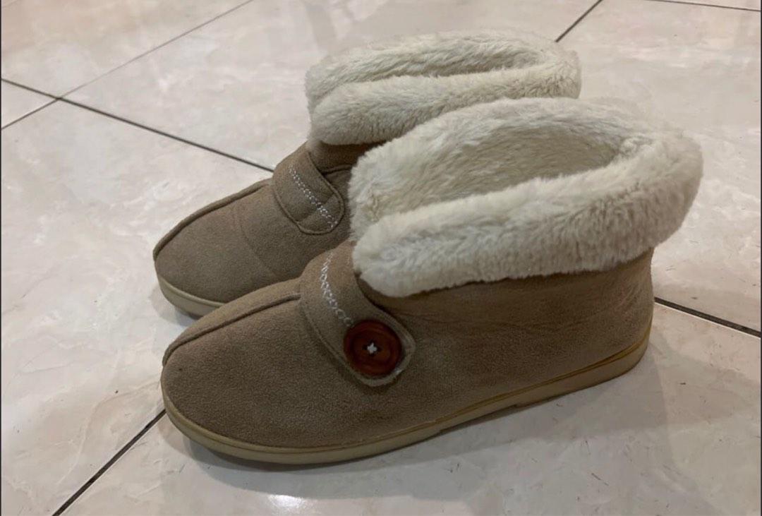 Poundland hot sale ladies slippers