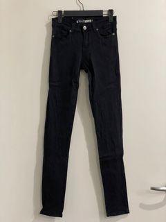 Refuge Pants . Size 9 . Fits 27/34.