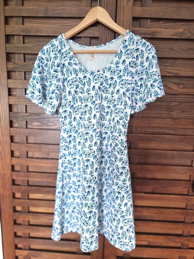 Retro Blue polkadot dress (Category: Dresses) located in Singapore. Submitted by Lemon_Chamomile (Listing ID 1186937456, Image 1). Description: Retro dress. Material is slightly stretchable. Frilled sleeve. Suitable for petite girl below 160cm. Knee length.