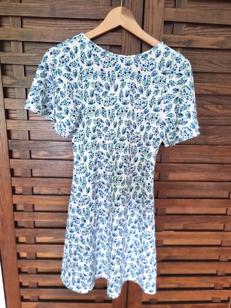 Retro Blue polkadot dress (Category: Dresses) located in Singapore. Submitted by Lemon_Chamomile (Listing ID 1186937456, Image 2). Description: Retro dress. Material is slightly stretchable. Frilled sleeve. Suitable for petite girl below 160cm. Knee length.