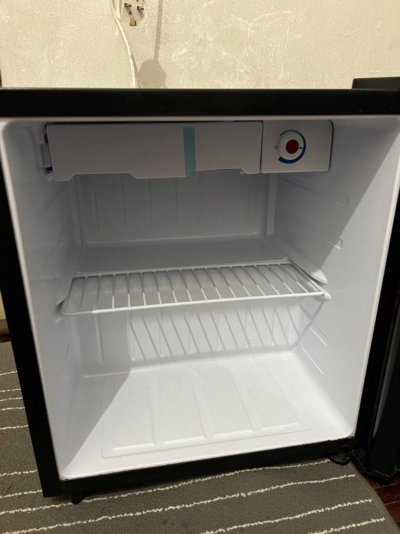 haier mini fridge model hsw02c