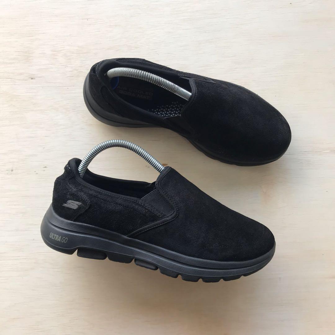 All black slip on skechers hotsell