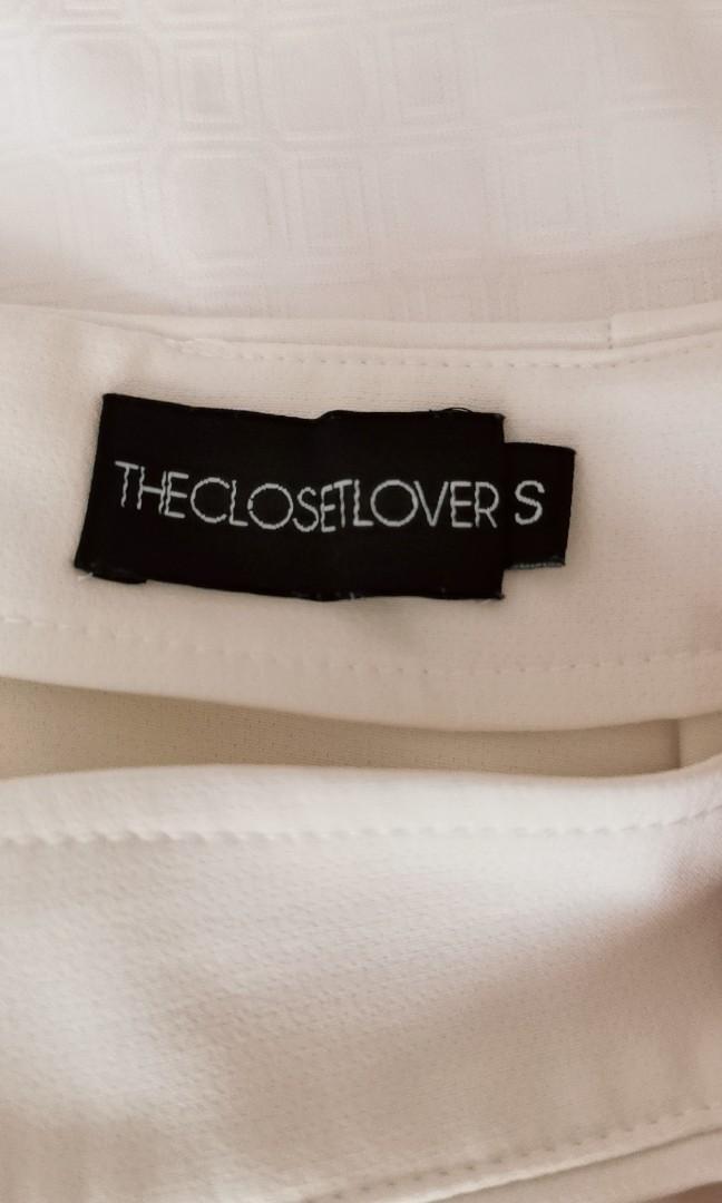 TCL white shorts (Category: Shorts) located in Singapore. Submitted by Lemon_Chamomile (Listing ID 1186928909, Image 2). Description: Looks like a skirt but it's a short. Polyester material, not see thru..